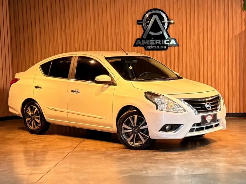 Nissan Versa 1.6 16V Unique CVT (Flex)