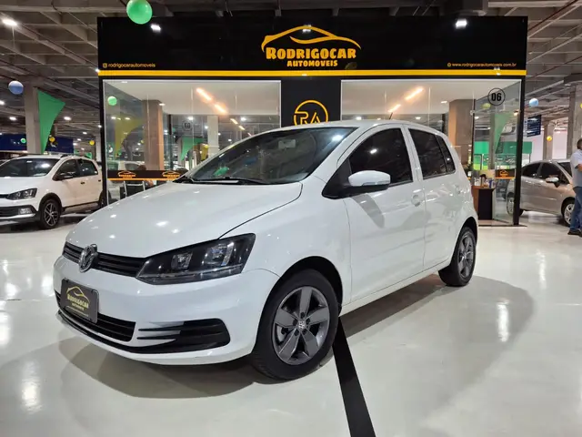Carro Volkswagen Fox 2015 Trendline 1.0 TEC (Flex)