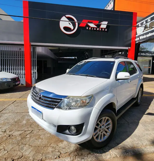 Carro Toyota Hilux SW4 2013 SR 2.7 4x2 (Flex)