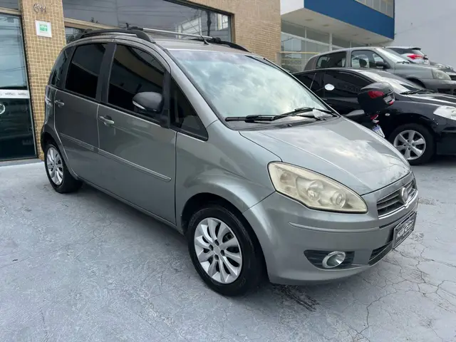 Carro Fiat Idea 2011 Attractive 1.4 8V (Flex)
