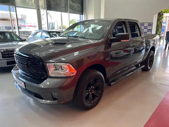 Carro RAM Classic 2022 Laramie 5.7