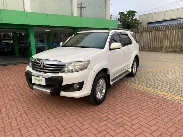 Carro Toyota Hilux Cabine Dupla 2014 Hilux 2.7 Flex 4x4 CD STD