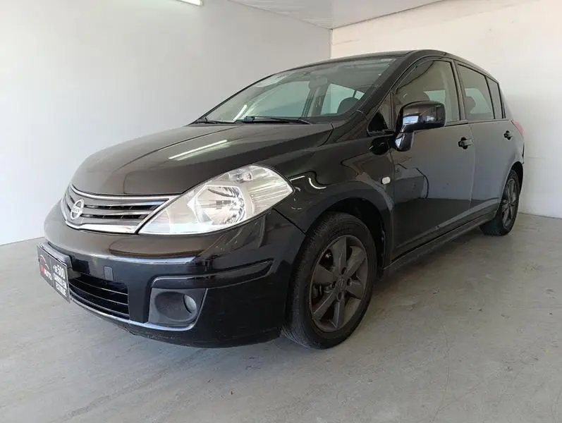 Nissan Tiida SL 1.8 (flex)