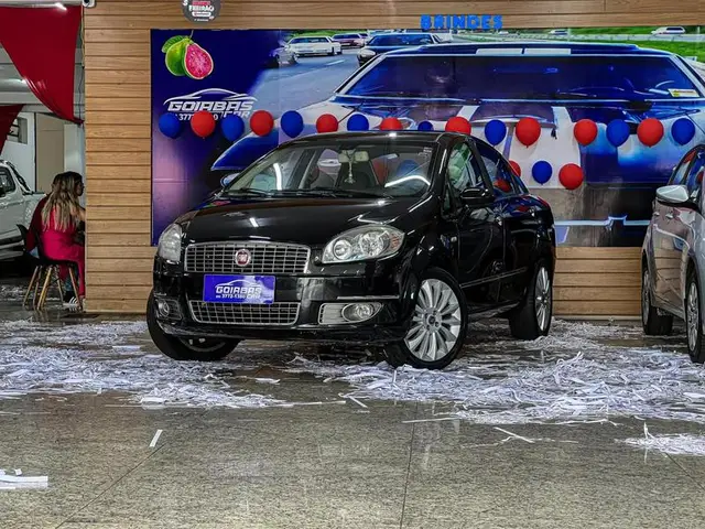 Carro Fiat Linea 2011 Absolute 1.8 16V Dualogic (Flex)