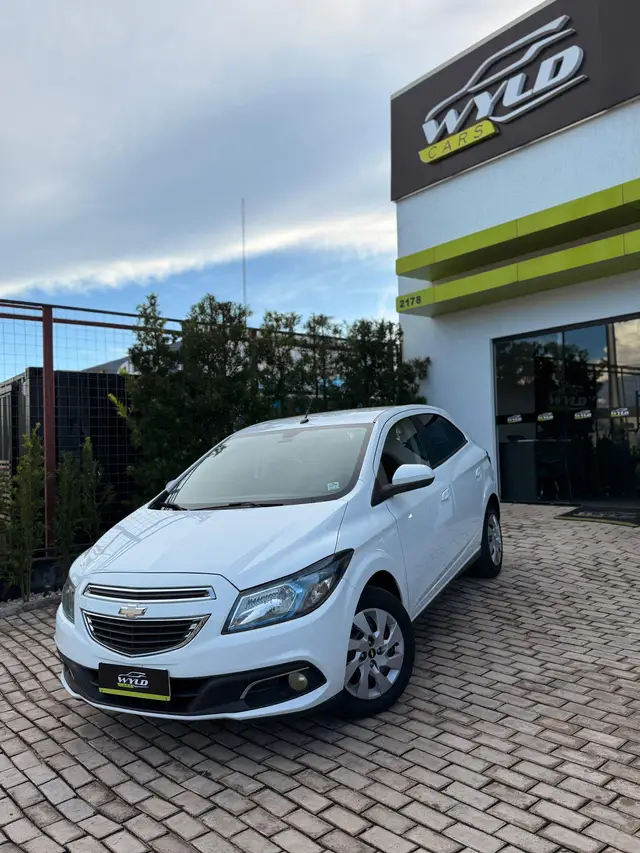 Carro Chevrolet Onix 2015 1.4 LT SPE/4
