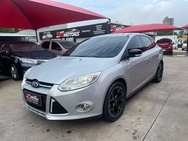 Carro Ford Focus Sedan 2015 Titanium Plus 2.0 16V PowerShift (Aut)