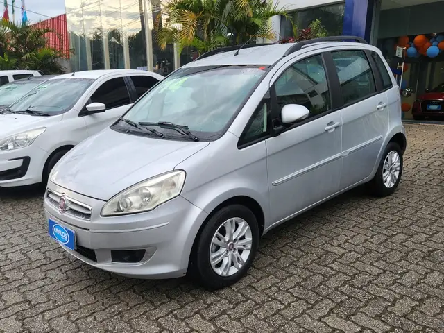 Carro Fiat Idea 2014 Attractive 1.4 8V (Flex)