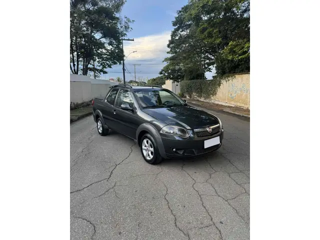Carro Fiat Strada 2015 Trekking 1.6 16V (Flex) (Cabine Dupla)