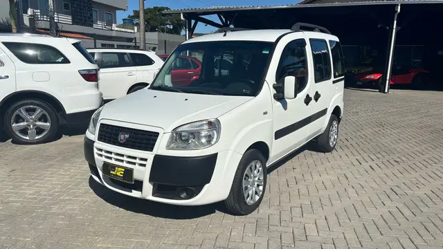 Carro Fiat Doblò 2015 Attractive 1.4 8V (Flex)