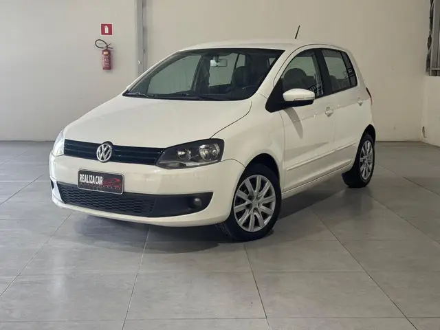 Carro Volkswagen Fox 2014 1.0 TEC (Flex) 4p
