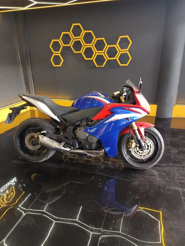 Carro Honda CBR 600 2013 F (Standard)