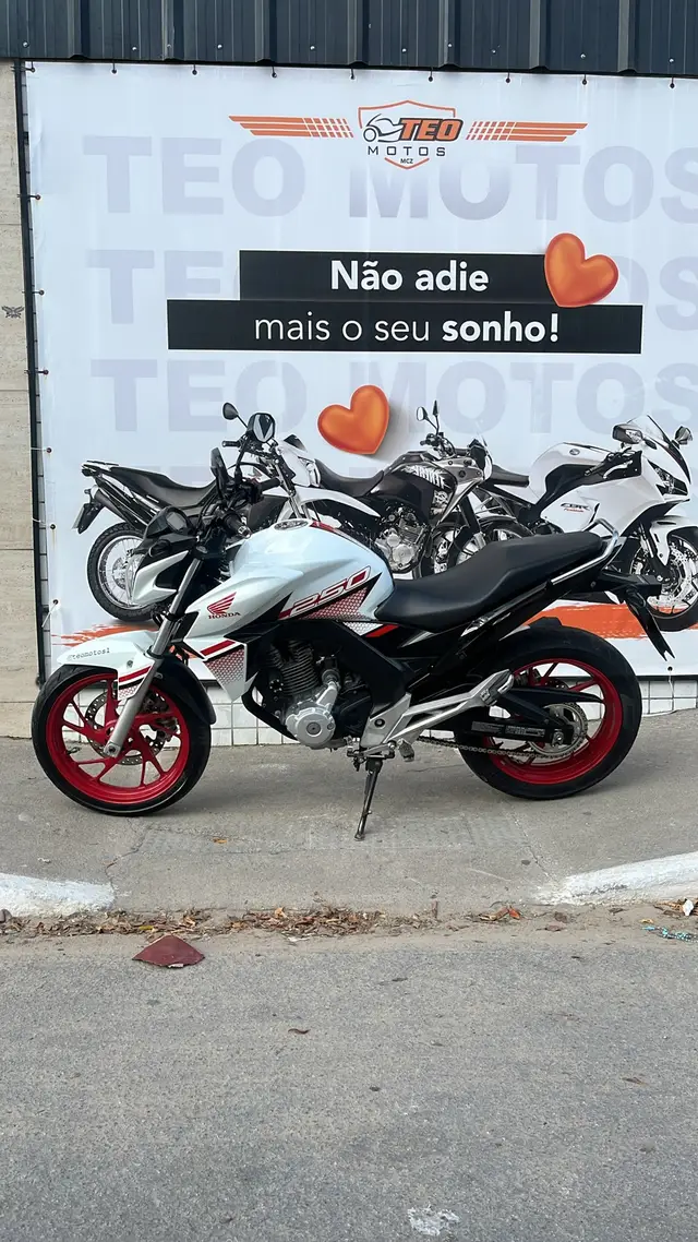 Carro Honda CB 250F Twister 2022 (CBS)
