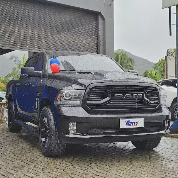 Carro RAM Classic 2022 Laramie 5.7