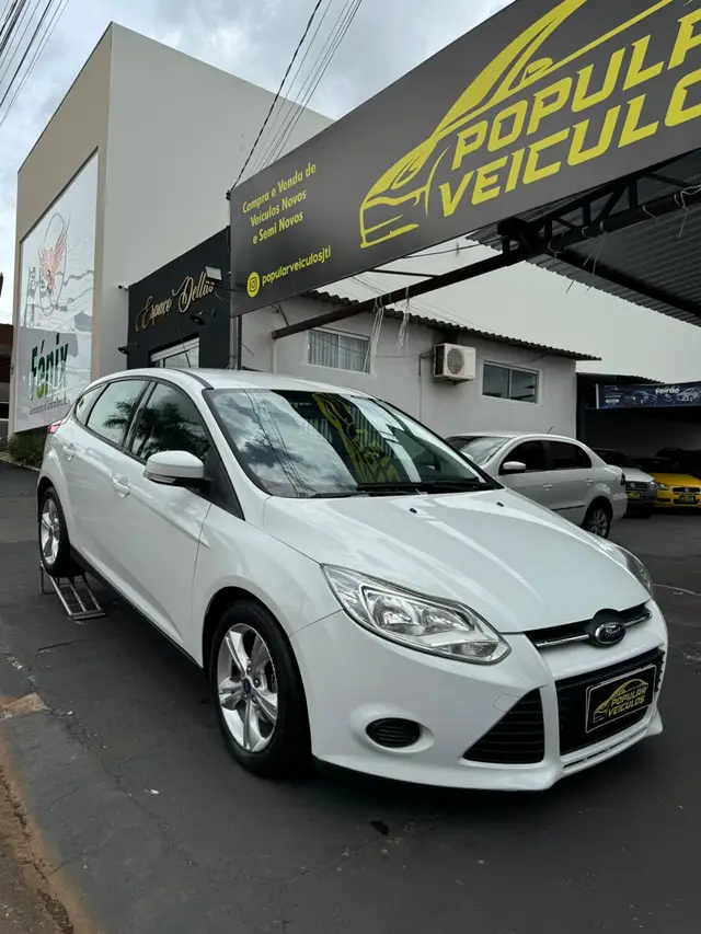 Carro Ford Focus Hatch 2015 SE 1.6 16V TiVCT PowerShift