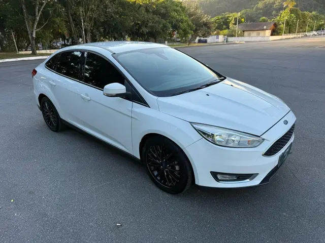 Carro Ford Focus Sedan 2017 SE 2.0 PowerShift
