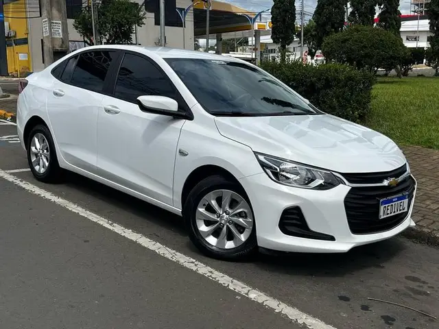 Carro Chevrolet Onix Plus 2023 LT 1.0