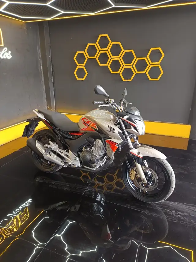Carro Honda CB 250F Twister 2021 (CBS)
