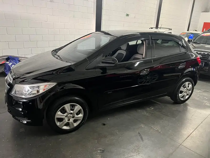 Chevrolet Onix 1.0 LT SPE/4