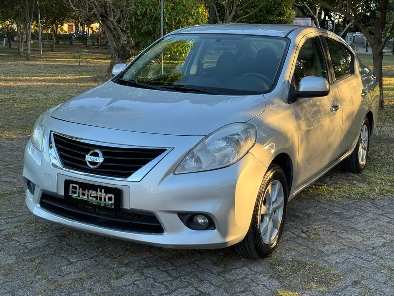 Nissan Versa 1.6 16V SL (Flex)