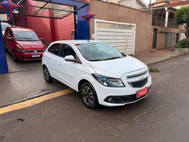 Carro Chevrolet Onix 2014 HATCH LTZ 1.4 8V FlexPower 5p Mec.