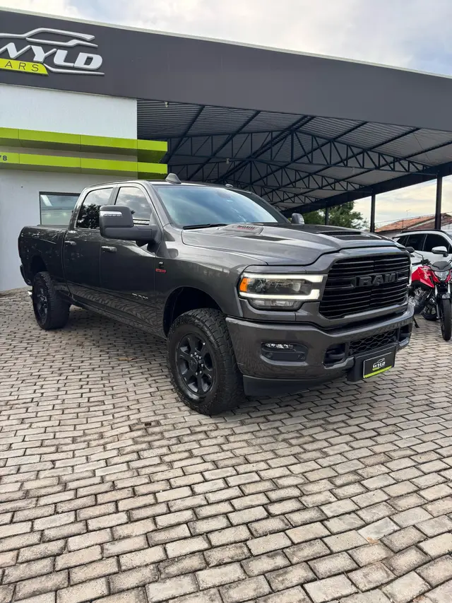 Carro RAM 2500 2023 Night Edition 6.7 4X4