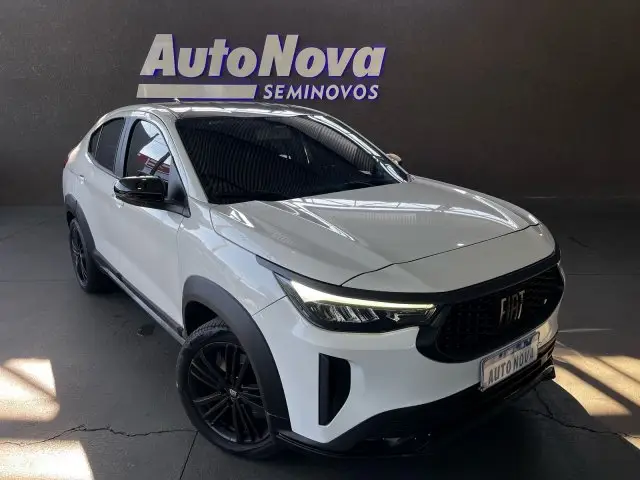 Carro Fiat Fastback 2024 Turbo 200