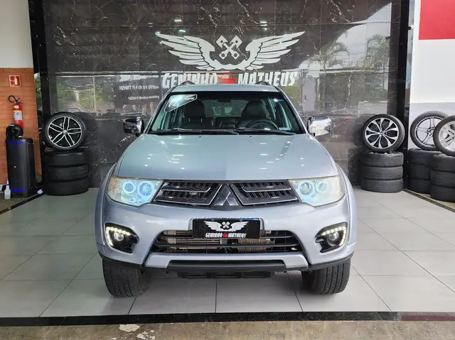 Carro Mitsubishi Pajero Dakar 2014 3.2 4WD (Aut)