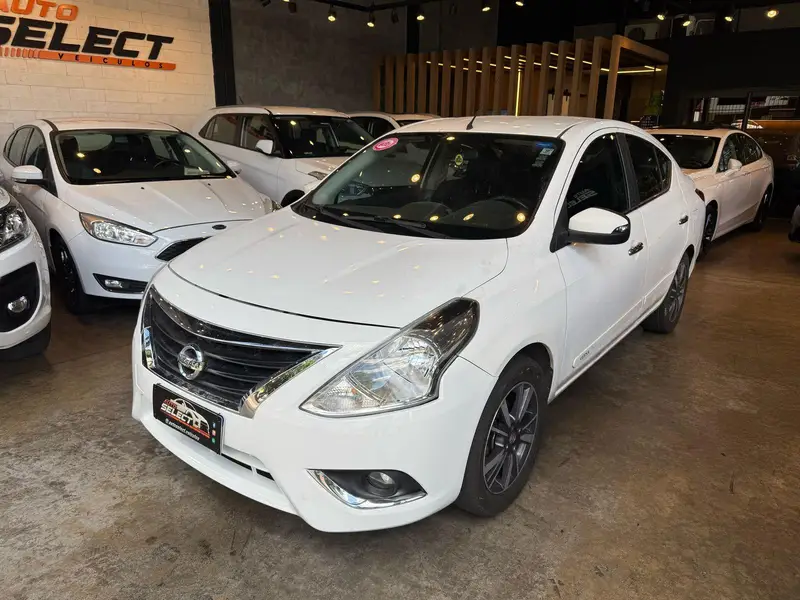 Nissan Versa 1.6 16V Unique CVT (Flex)