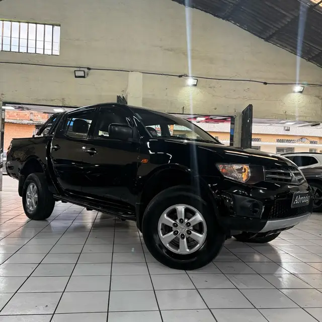 Carro Mitsubishi L200 Triton Sport 2017 GLX 2.4 CD Diesel Mec.