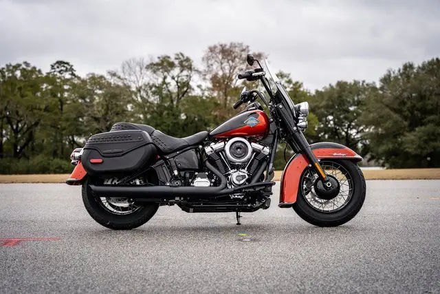 Carro Harley-Davidson Heritage 2025 Classic FLHC/FLHCS