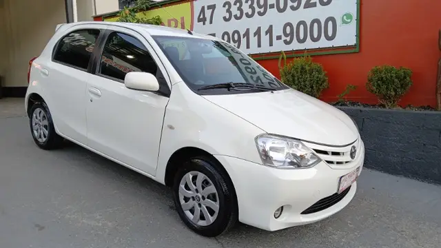 Carro Toyota Etios 2013 XS 1.3 (Flex)