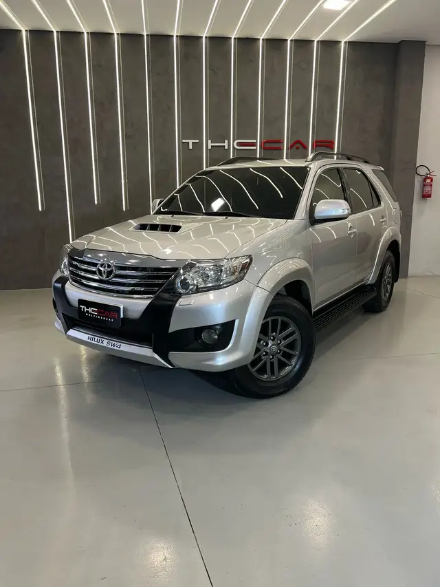 Carro Toyota Hilux SW4 2012 3.0 TDI 4x4 SR 5L (Aut)