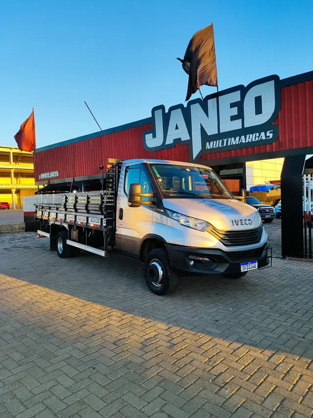 Carro Iveco Daily Chassi 2023 65-180 3.0 2p (Diesel)(E6)