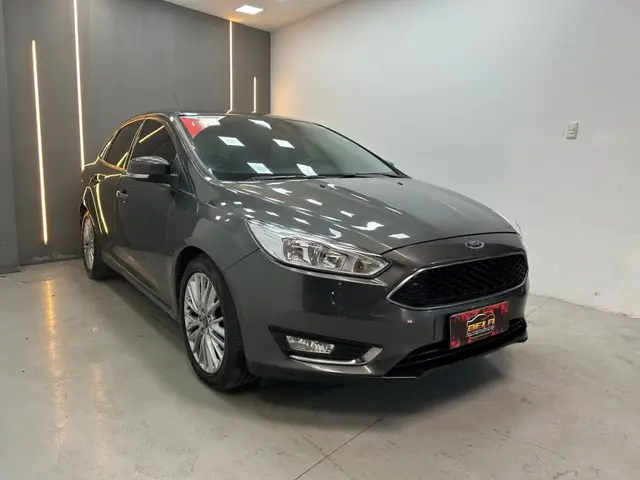 Carro Ford Focus Hatch 2017 SE Plus 2.0 PowerShift