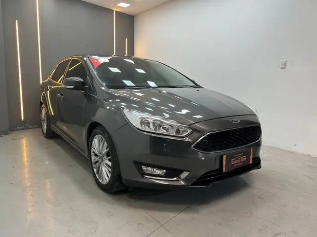 Carro Ford Focus Hatch 2017 SE Plus 2.0 PowerShift