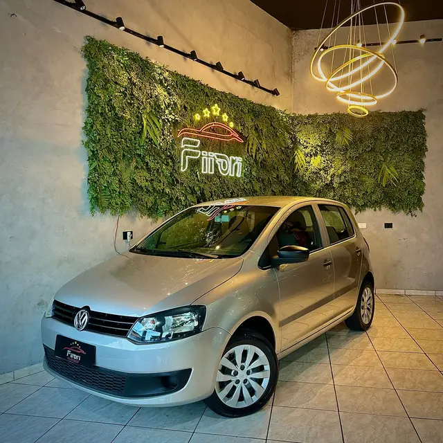 Carro Volkswagen Fox 2014 1.0 TEC (Flex) 4p