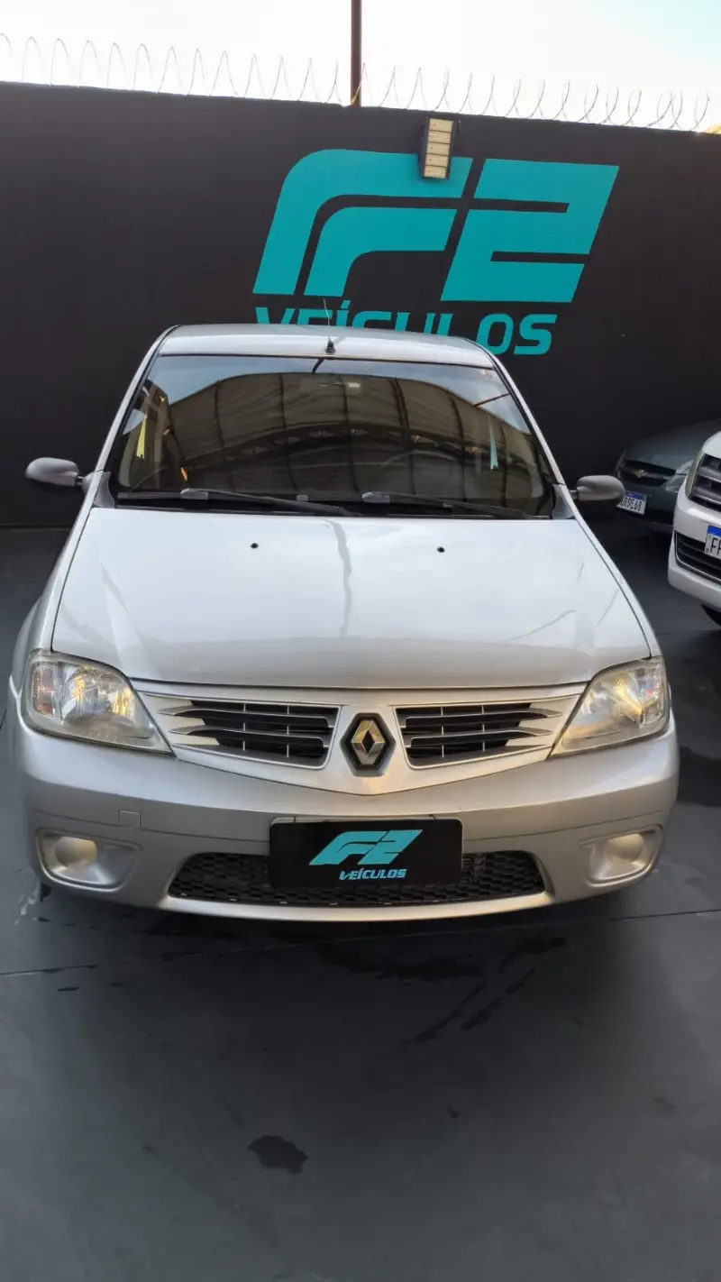 Renault Logan Expression 1.0 16V (flex)