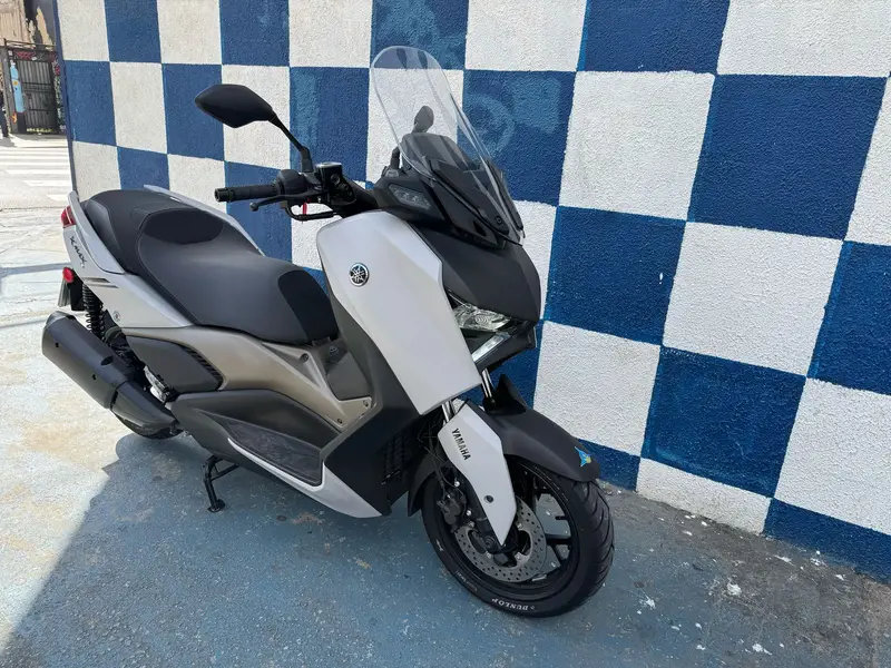 Yamaha XMax 250 Connected