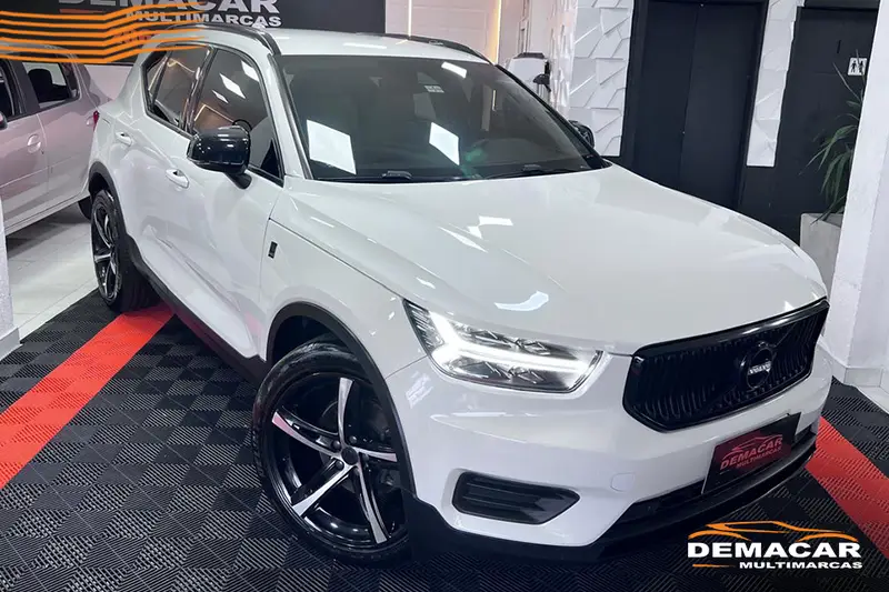 Volvo XC40 Momentum XC40 2.0 T5 Momentum AWD