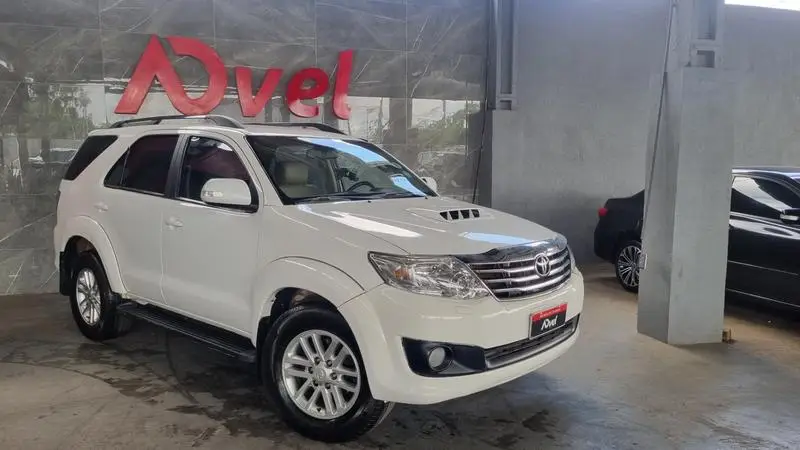 Toyota Hilux SW4 3.0 TDI 4x4 SRV 7L