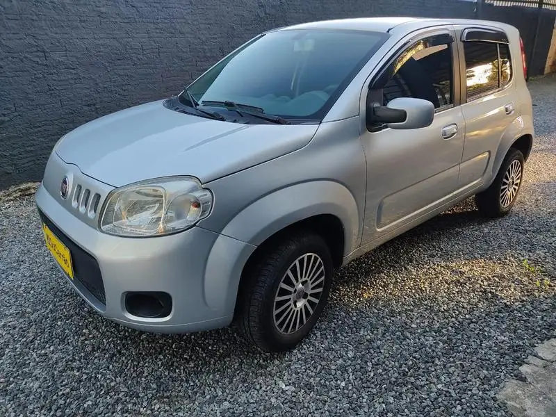 Fiat Uno Vivace Celeb. 1.0 8V (Flex) 4p
