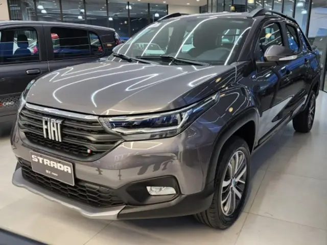 Carro Fiat Strada 2025 Volcano 1.3