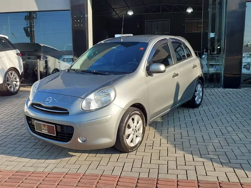 Nissan March 1.6 16V SV (Flex)