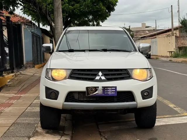 Carro Mitsubishi L200 Triton 2014 3.2 Di-D 4x4 GLX
