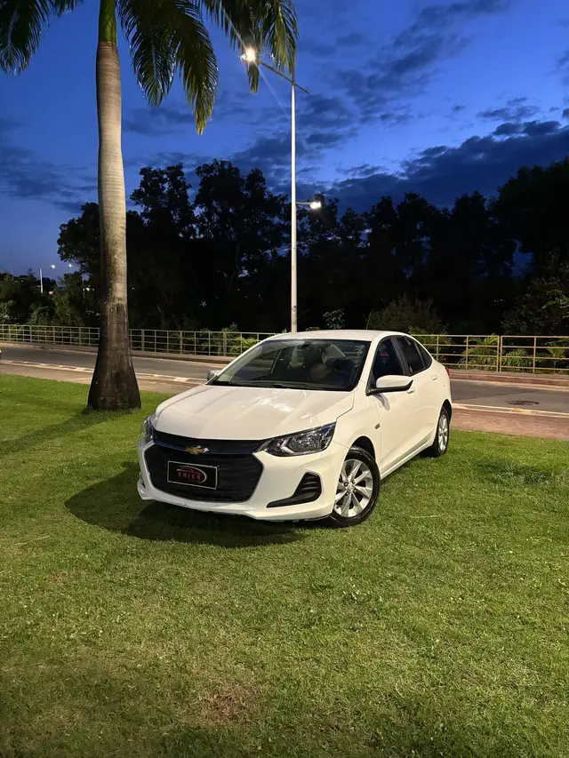 Carro Chevrolet Onix Plus 2023 LT 1.0 Turbo
