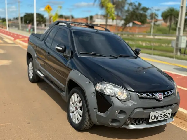 Carro Fiat Strada 2014 Adventure 1.8 16V (Flex) (Cabine Estendida)