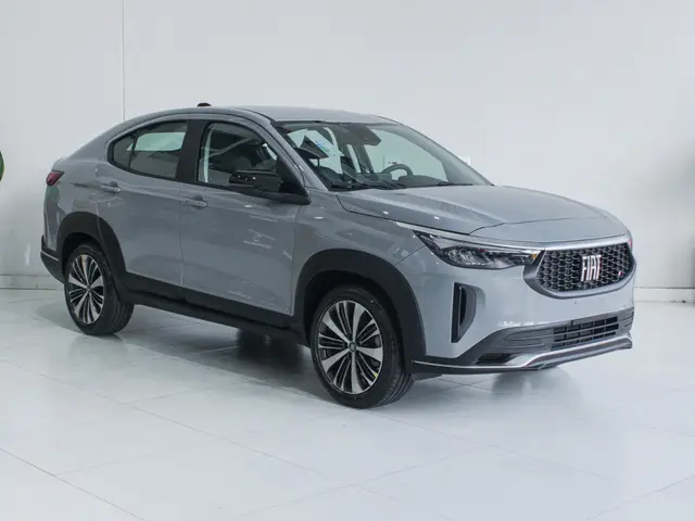 Carro Fiat Fastback 2025 Audace T200 Hybrid