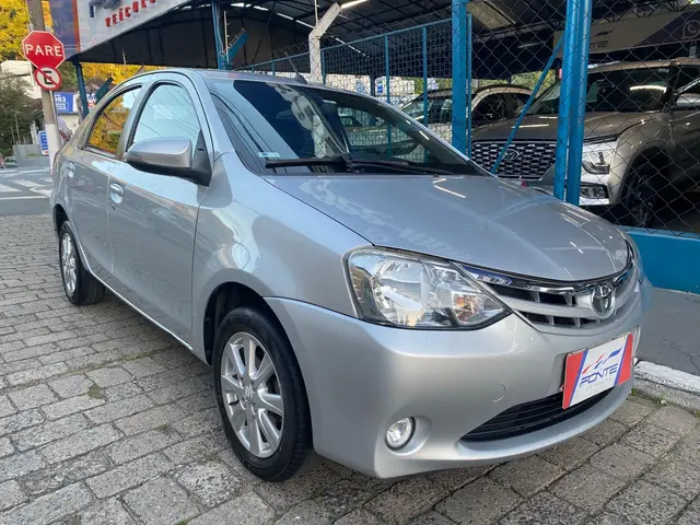 Carro Toyota Etios Sedan 2017 XLS 1.5 (Flex)