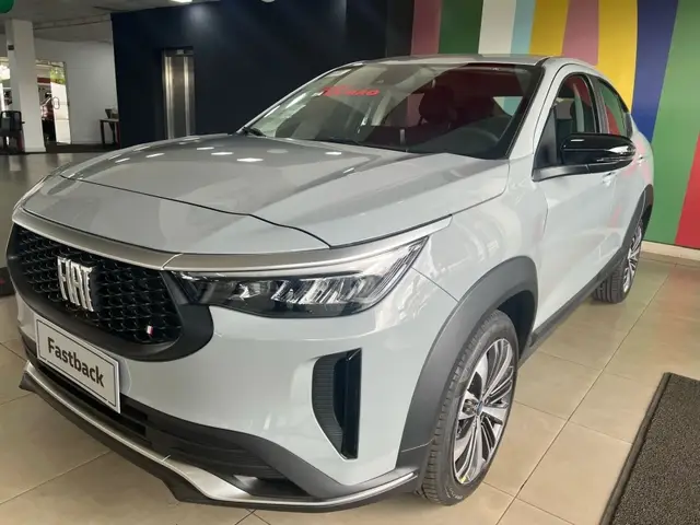 Carro Fiat Fastback 2025 Audace T200 Hybrid