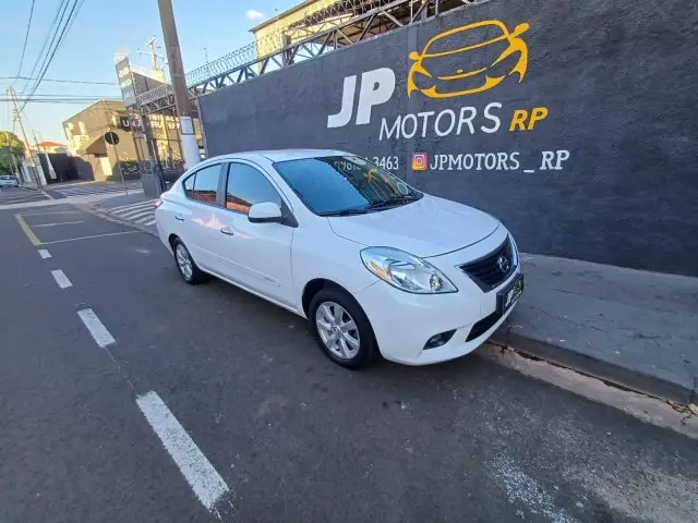 Nissan Versa 1.6 16V SL (Flex)